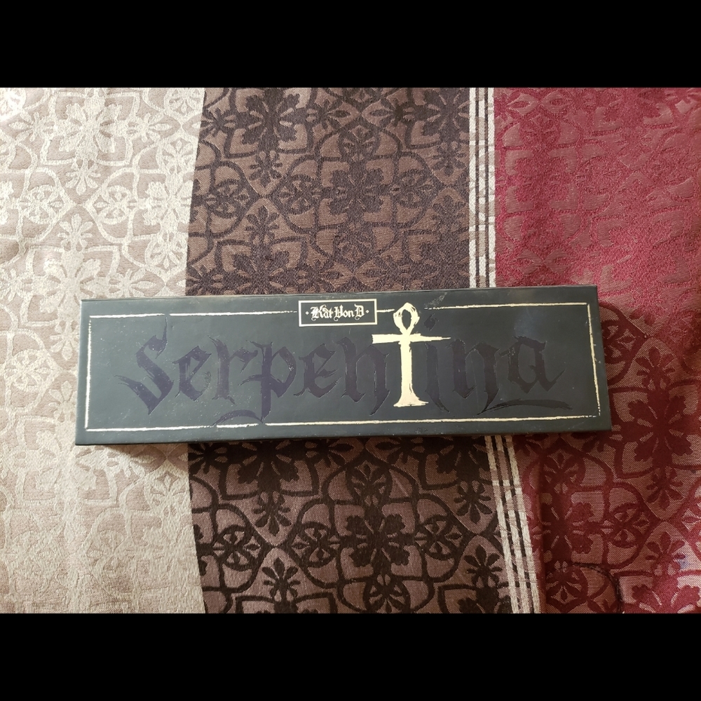 Kat Von D Serpentina eyeshadow palette